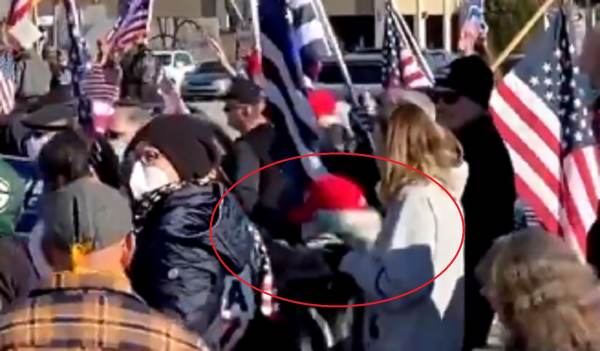 WATCH: Elderly Woman Shoved to the Ground By Anti-Trump
Protester in Wauwatosa, Wisconsin 1
