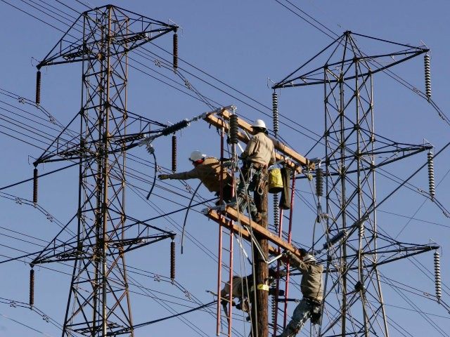 Southern California Edison Shuts Off Power to 5,000 on
Thanksgiving 1