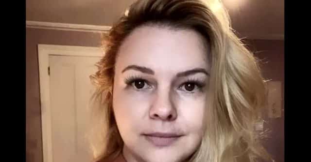 Amber Tamblyn Urges 17 Going on 18-Year-Old 'Georgia Babies'
to Register for Senate Runoff Elections 1