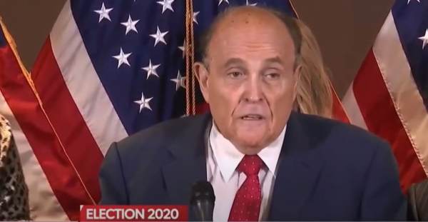 “What do we Have to Do to Get the FBI to Wake Up!?” – Rudy
Giuliani BLASTS AWOL FBI over Voting Machine Irregularities and
Election Fraud (VIDEO) 1