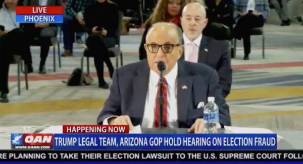 Crowd Erupts in Cheers as Giuliani Tells AZ State Lawmakers:
“Your Political Career is Worth Losing if You Can Save the Right to
Vote in America” (VIDEO) 1