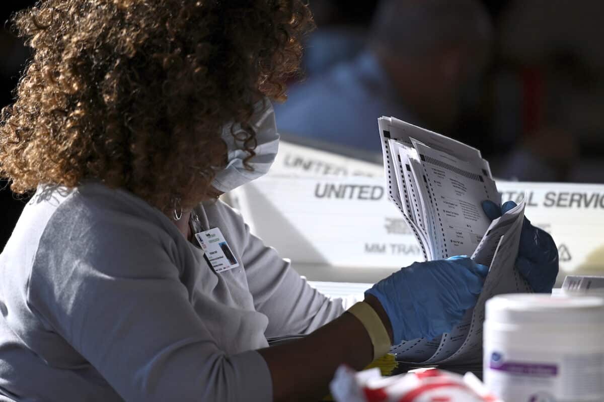Largest Hand Re-tally of Ballots in US History Gets Underway
in Georgia 1