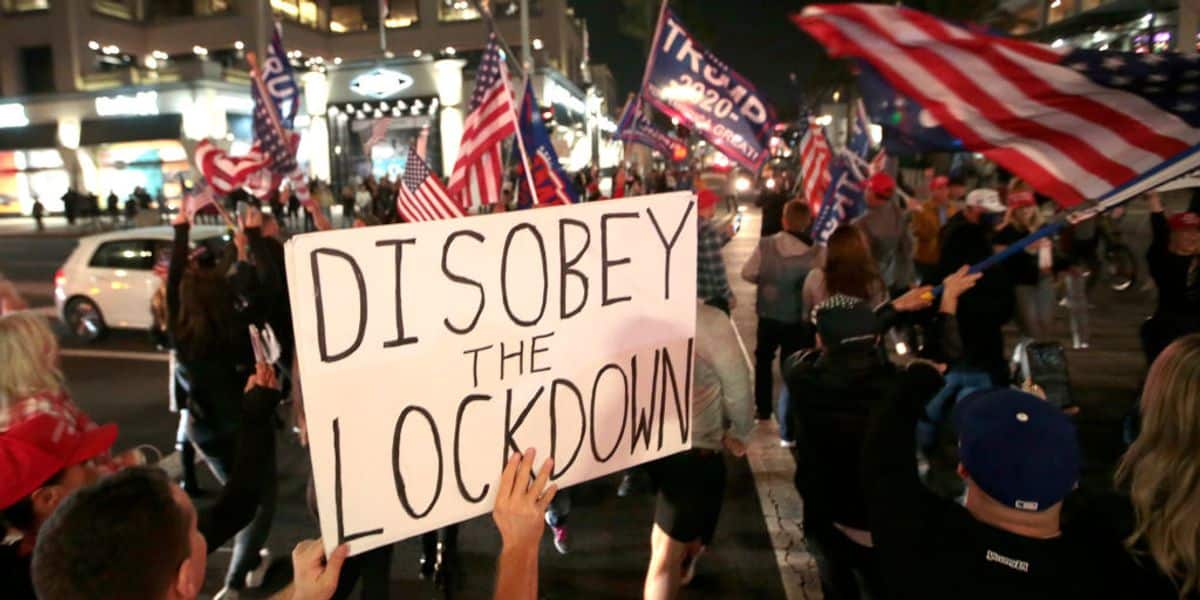 VIDEO: Protesters in Huntington Beach fight back against
Newsom's curfew and California lockdowns 1