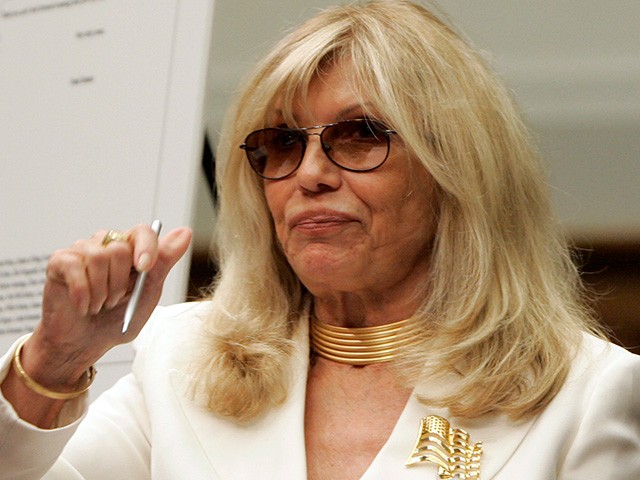 Nancy Sinatra: 'I'll Never Forgive' Trump Voters — Hope the
Anger 'Doesn't Kill Me' 1