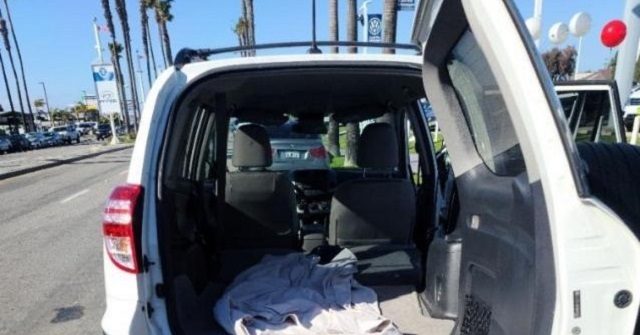Human Smuggler Convoy Ends with 14 Migrants in Custody in
California near Border 1