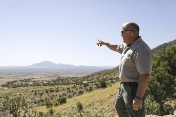 Arizona Sheriff Sees Fivefold Increase in Illegal Border
Crossings 1