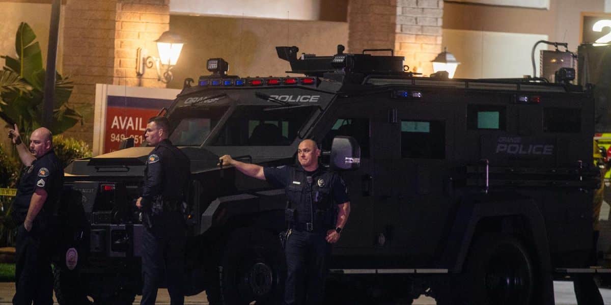 Multiple people, including 1 child, shot and killed at
California business complex 1