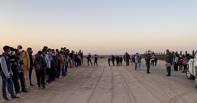 125 Migrants Apprehended in Two Groups in Arizona Desert
near Border 1