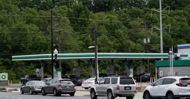Virginia BP Gas Station Charges $6.99 per Gallon amid Fuel
Shortage 1