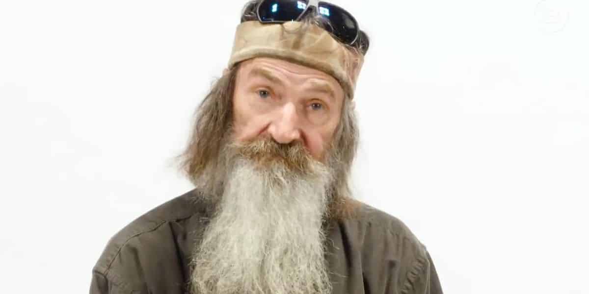 WATCH: Phil Robertson hilariously SAVAGES Mark Zuckerberg
and Big Tech censorship 1