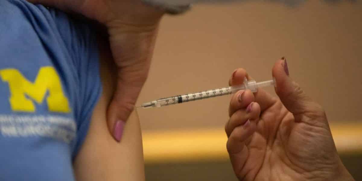 Michigan residents tired of lockdown mandates say they
'identify as fully vaccinated,' ditch masks 1
