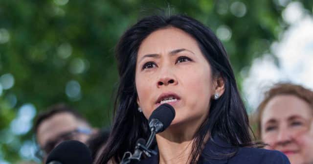 Democrat Stephanie Murphy Votes With Her Party 99% of the
Time 1