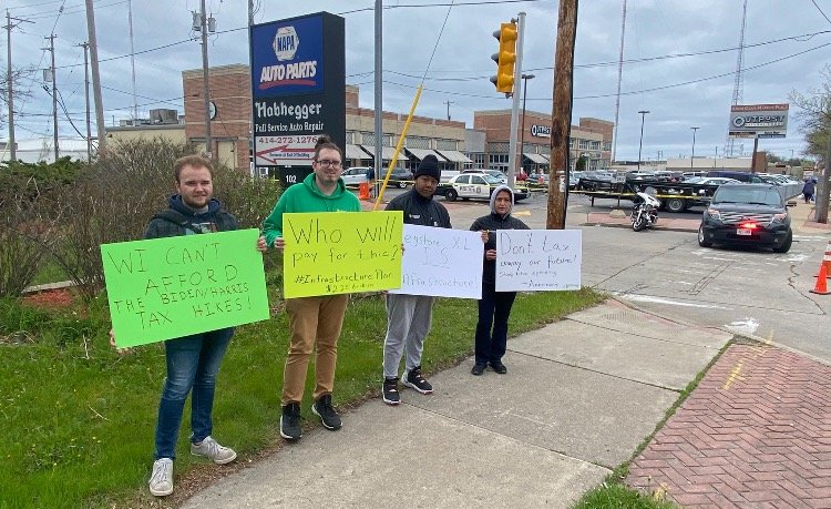 Only Protesters Show Up to Greet 81 Million Vote Recipient
Kamala Harris in Milwaukee 1