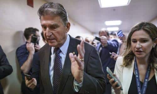 "Nothing Changed" - Manchin Refuses To Back Down On Election
Reform Vote After Meeting With Civil Rights Group 1