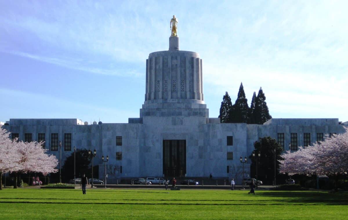 Oregon House Votes to Expel GOP Rep. Over State Capitol
Breach 1