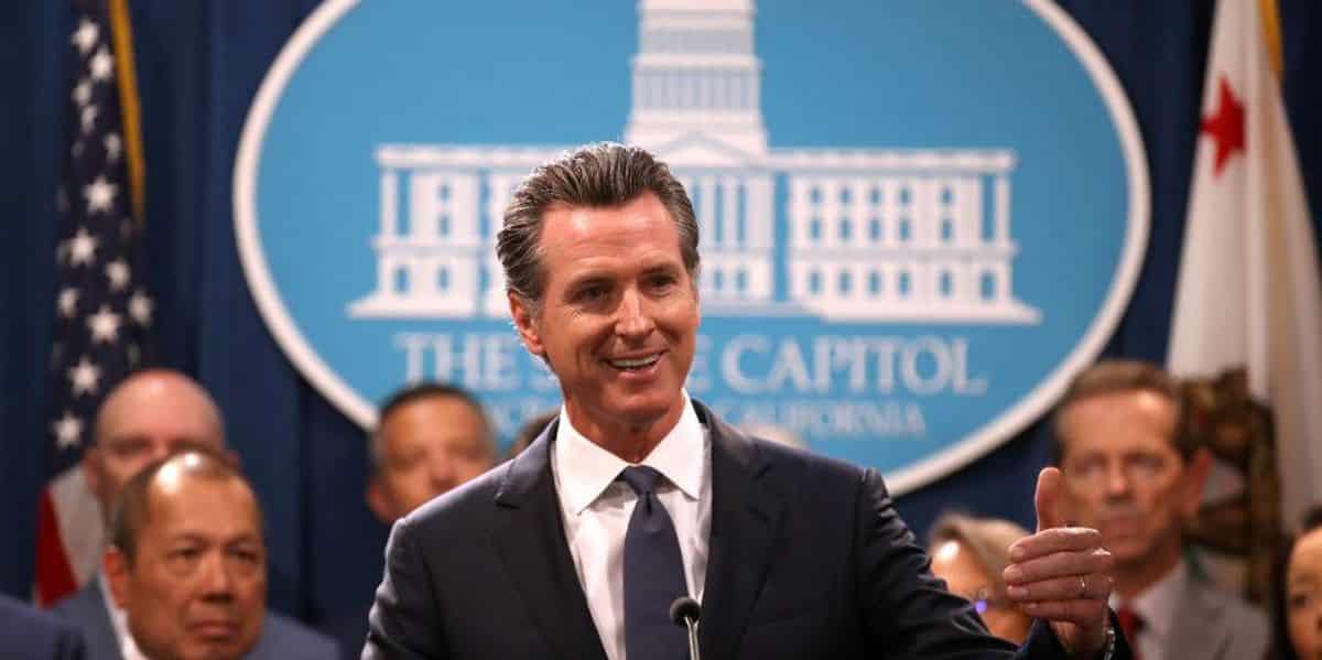California Democrats pass law to change recall rules and
help Gov. Newsom fend off challengers 1