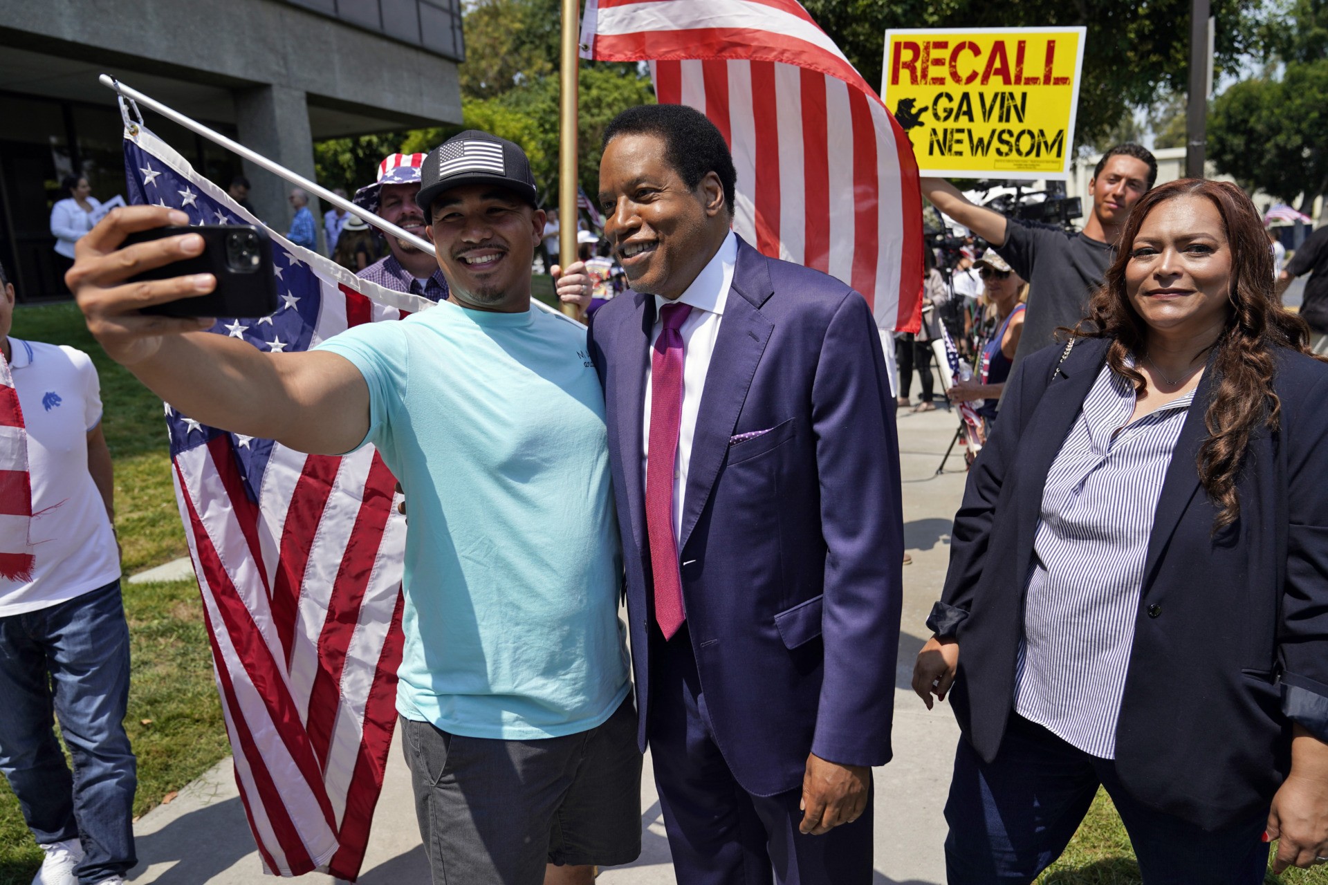 Clint Eastwood Sends 'Message of Support' to Larry Elder in
California Recall 1