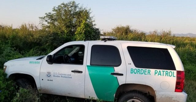10 Migrants Found in Fake Border Patrol Vehicle in
Arizona 1