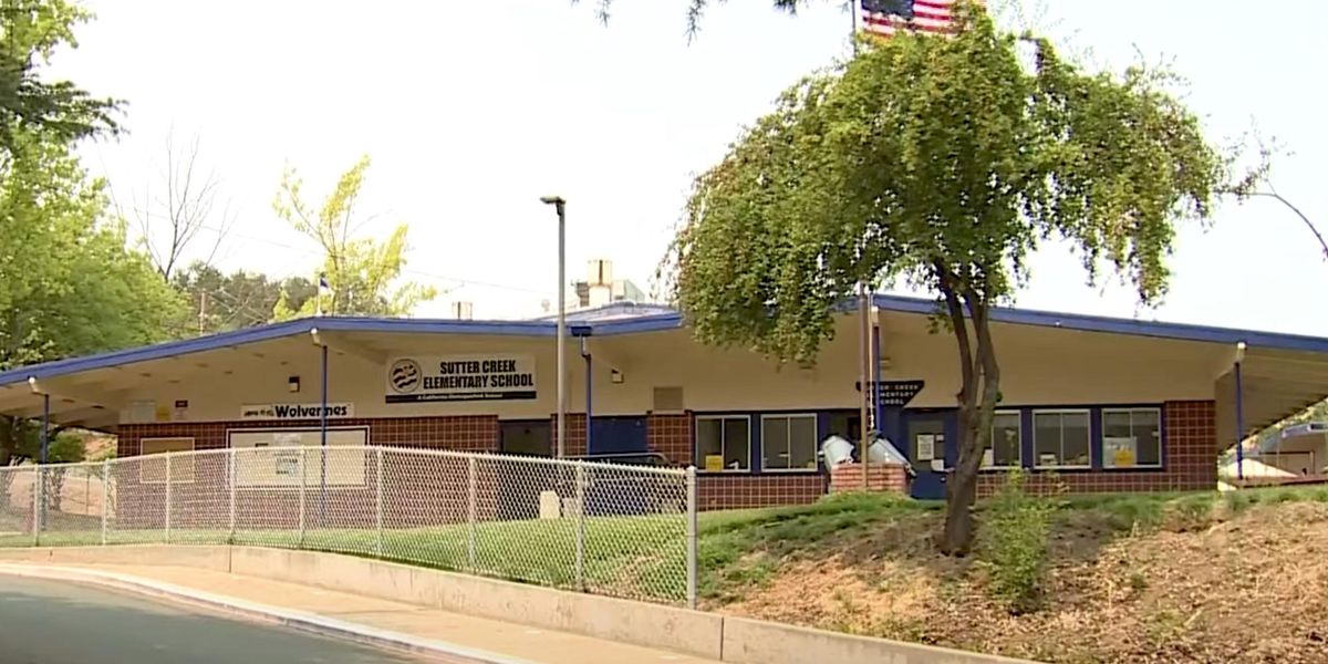Parent banned from his daughter's elementary school after
allegedly assaulting teacher over mask mandate 1