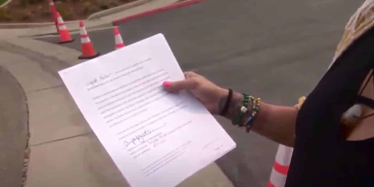 California pastor giving out COVID vaccine 'exemption
letters' 1