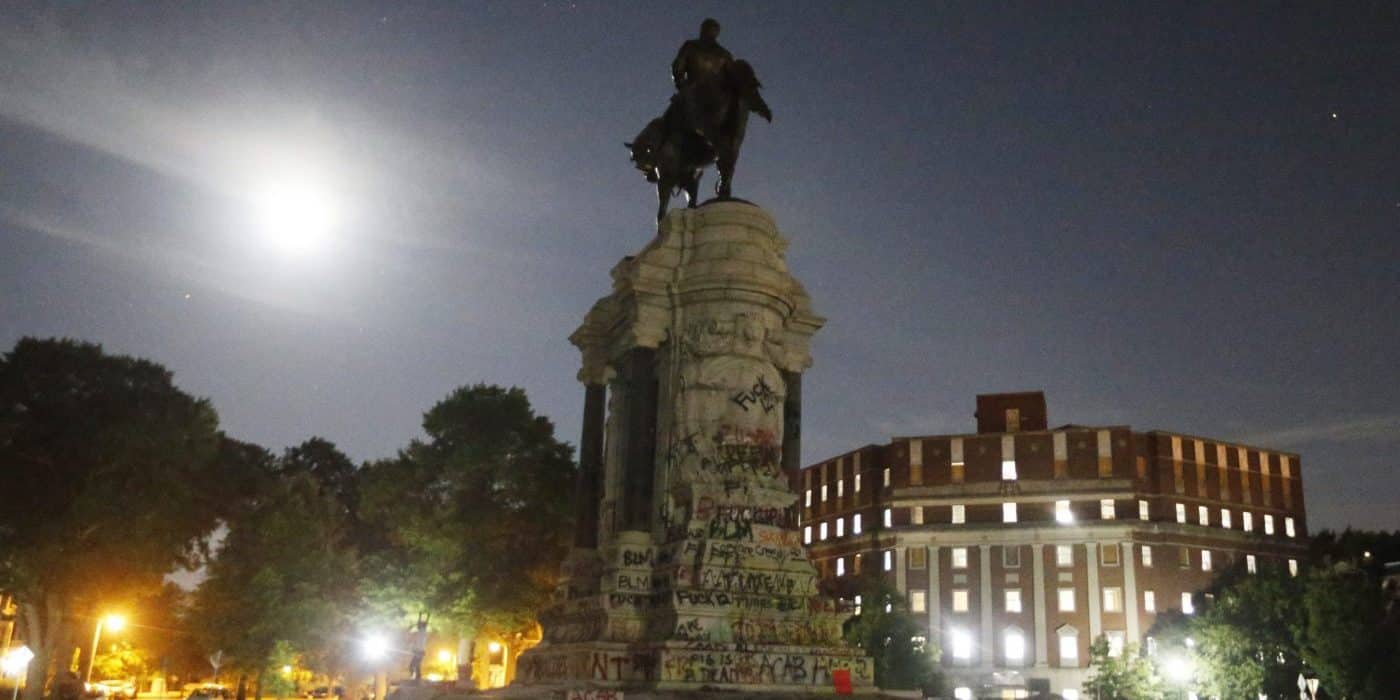 Virginia to Remove 21-ft. Robert E. Lee Statue on
Wednesday 1