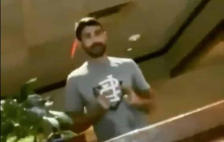WATCH: Iraq War Veteran Stands Up In Middle of Red Lobster
and Asks “Who voted for Biden? 1