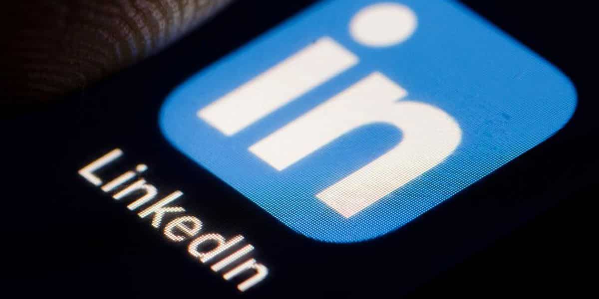 LinkedIn censors US journalist on behalf of the Chinese
Communist Party over 'prohibited' content, offers to 'help' her
make her profile CCP-approved 1