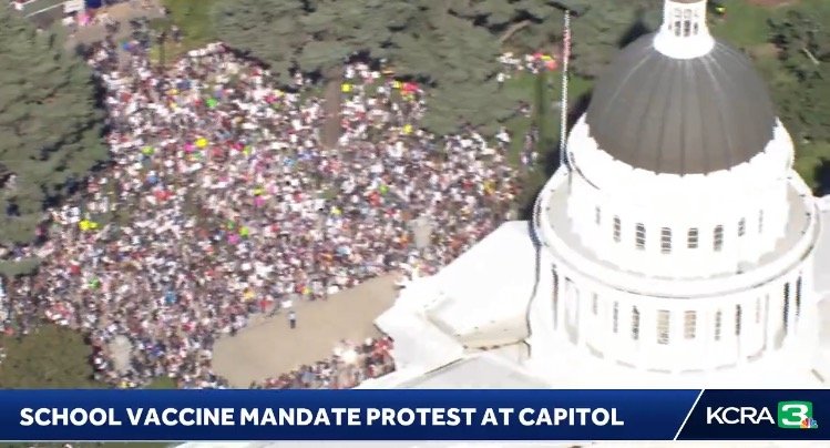 Thousands Gather at California State Capitol to Protest
Newsom’s School Covid Vaccine Mandate (VIDEO) 1
