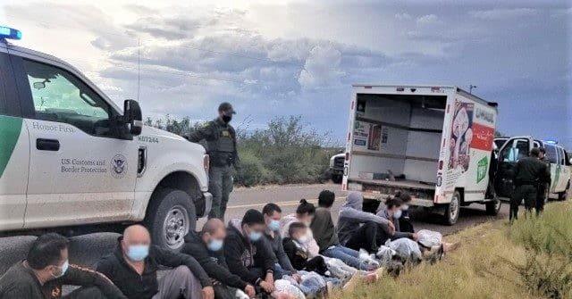 11 Migrants Found Locked in U-Haul Truck in Arizona near
Border 1