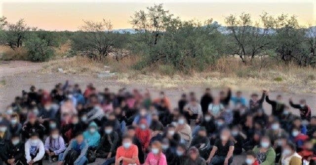 Large Group of Migrant Children Abandoned near Border in
Arizona Desert 1