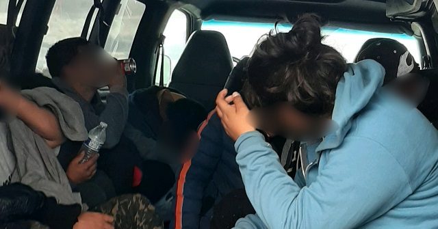 26 Migrants Found Packed in Work Van near Border in
Arizona 1