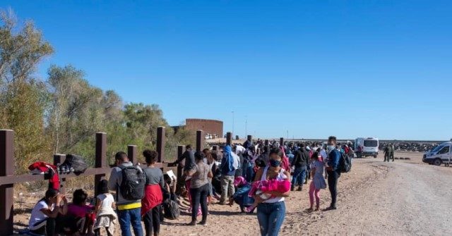 Large Migrant Groups Surge Through Arizona Border Wall
Gaps 1