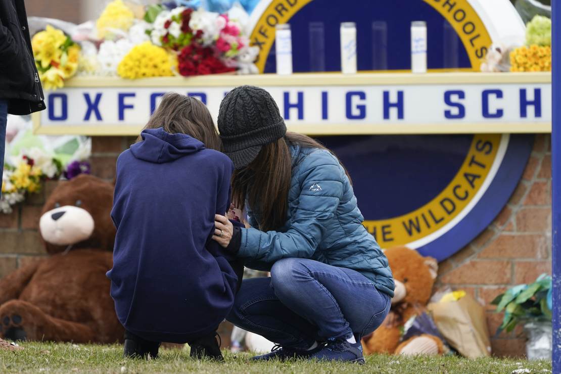 Police Say Parents Charged With Involuntary Manslaughter in
Michigan School Shooting Are 'Missing' 1