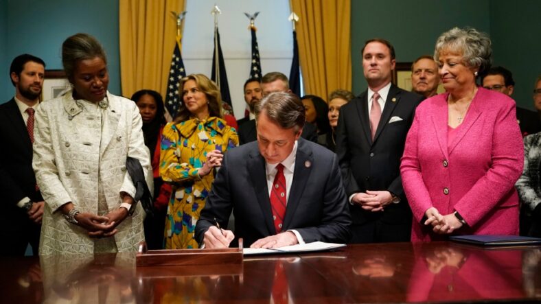Virginia Senate Approves Bill Amendment That Bans Public
School Mask Mandates, Private Exempt 1