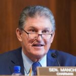 Joe Manchin won't support a SCOTUS nominee if hearings are
held too close to a presidential election: 'I'm not going to be
hypocritical' 15