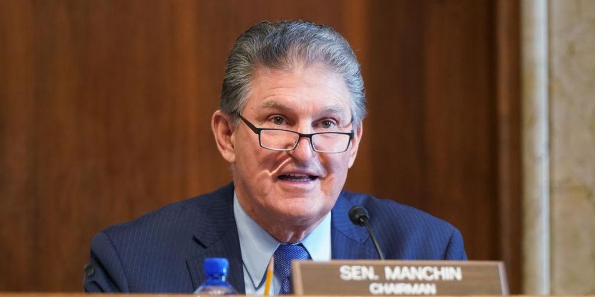 Joe Manchin won't support a SCOTUS nominee if hearings are
held too close to a presidential election: 'I'm not going to be
hypocritical' 1