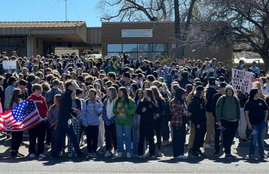 California High School Caves After Students Stage Walkout
Over Mask Mandate 1